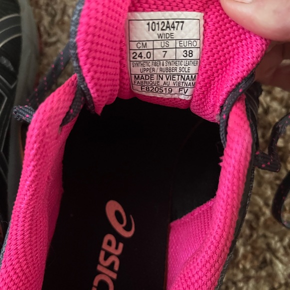 ASICS - Picture 3 of 3